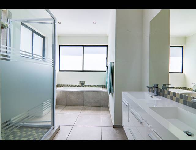 3 BEDROOM CLUSTER TO LET IN EDENBURG
